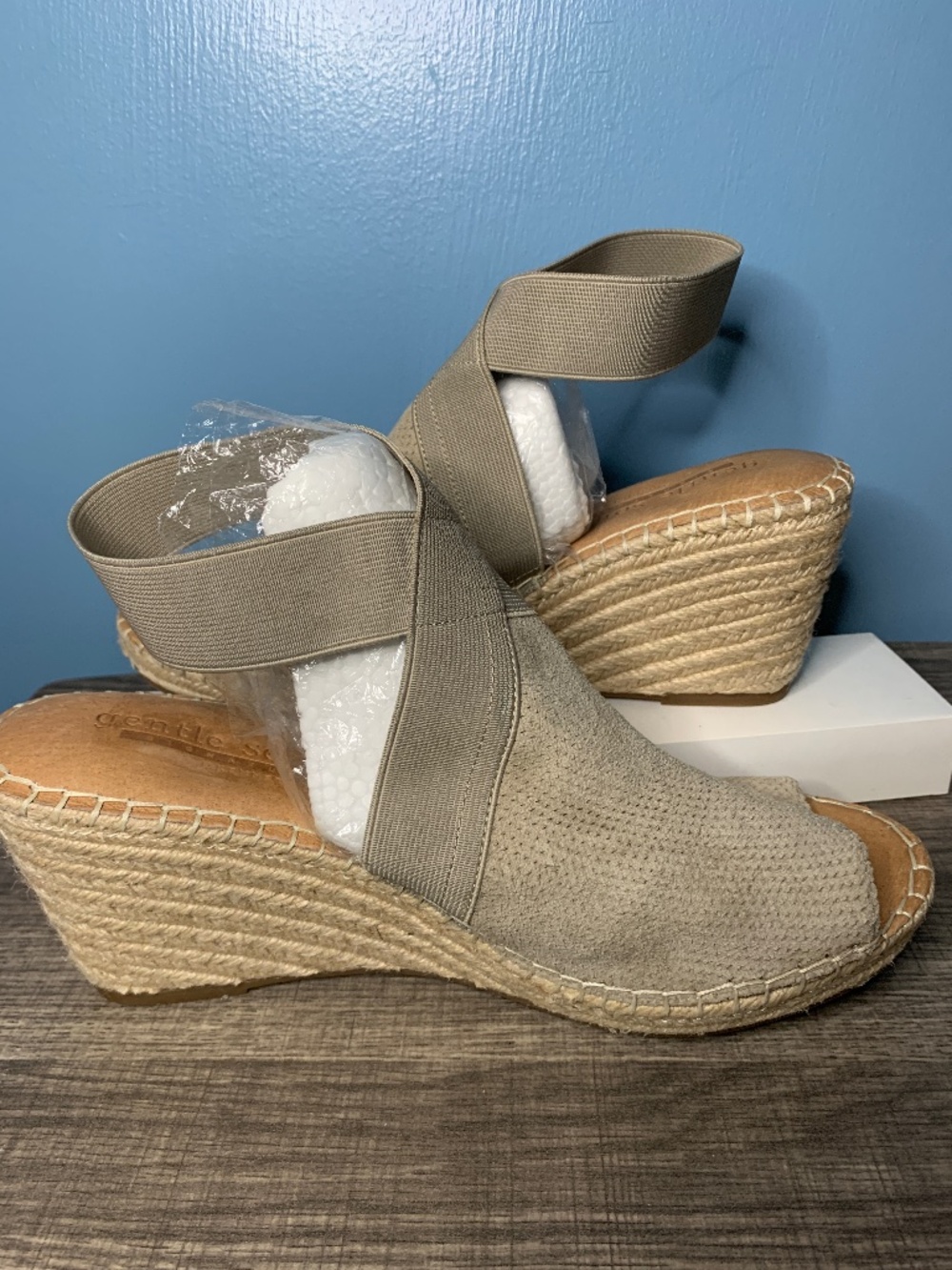 Kenneth Cole Gentle Soles neutral wedge sandal